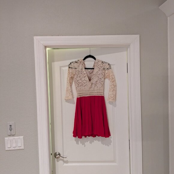 Sarah La USA Red & Cream Lace Dress – Size S/M, Romantic V-Neck - Picture 4 of 5
